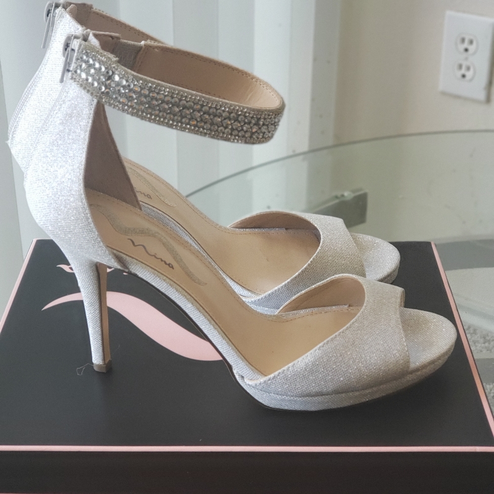 Formal shoes with bling